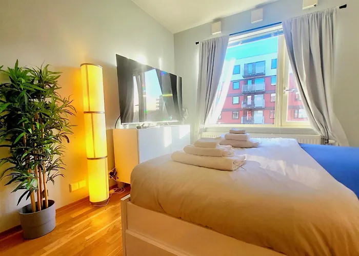 Moon Apartment Near The Centre ! Free Parking Available !