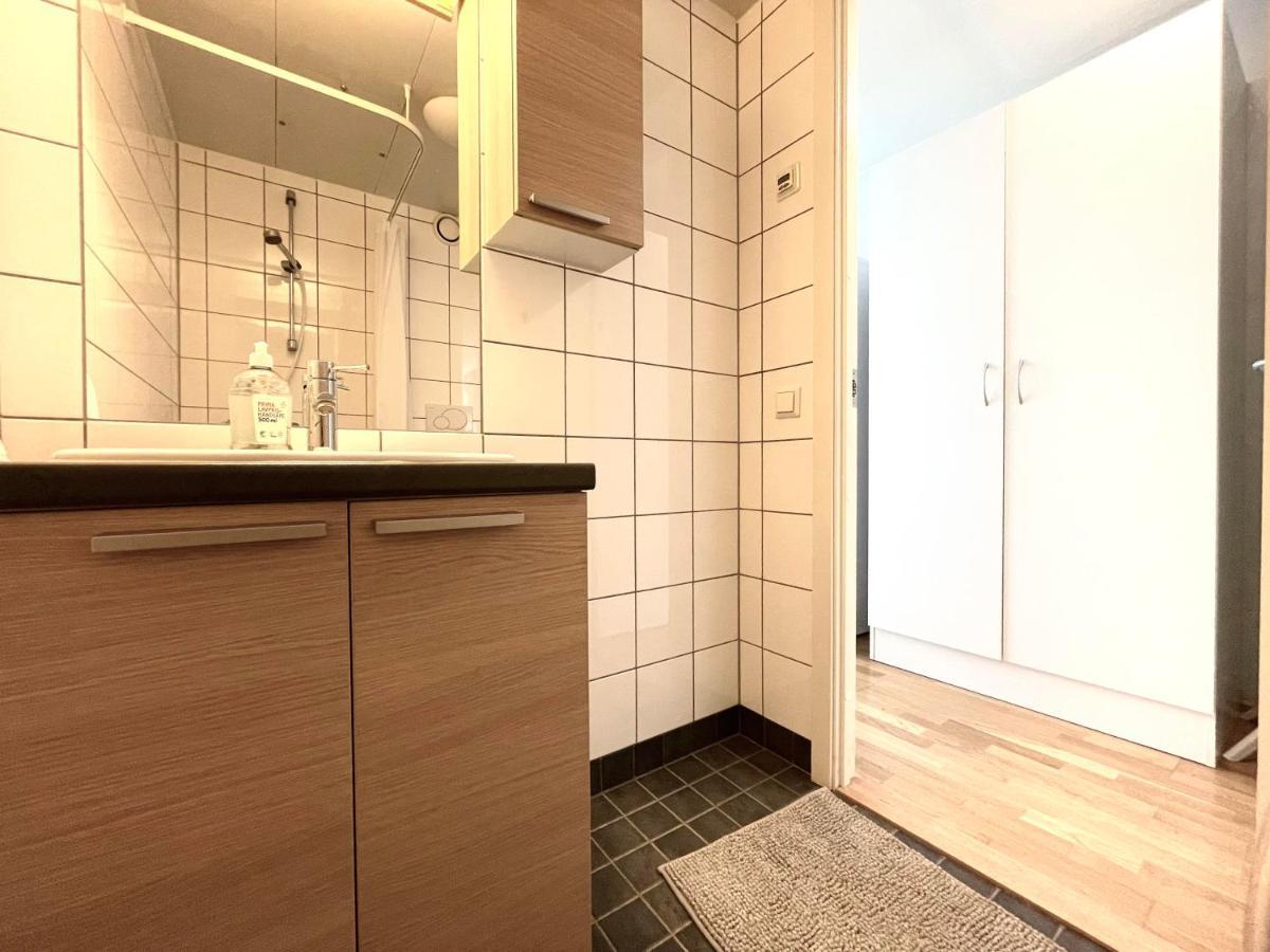 Apartment Moon Near The Centre ! Free Parking Available ! *