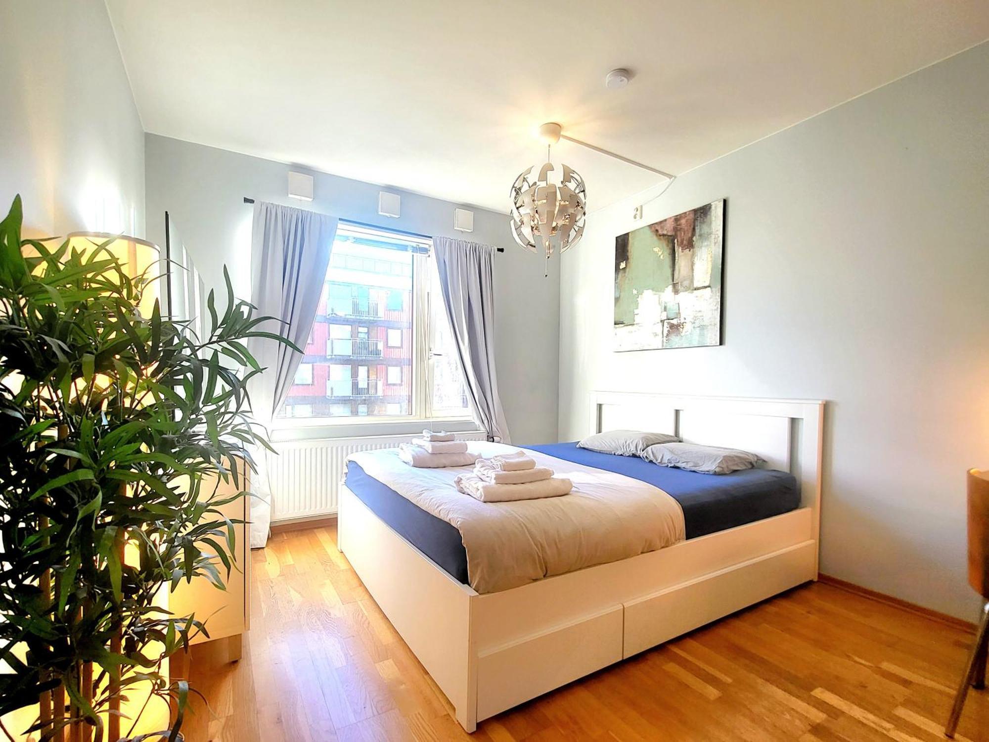 Apartment Moon Near The Centre ! Free Parking Available ! *