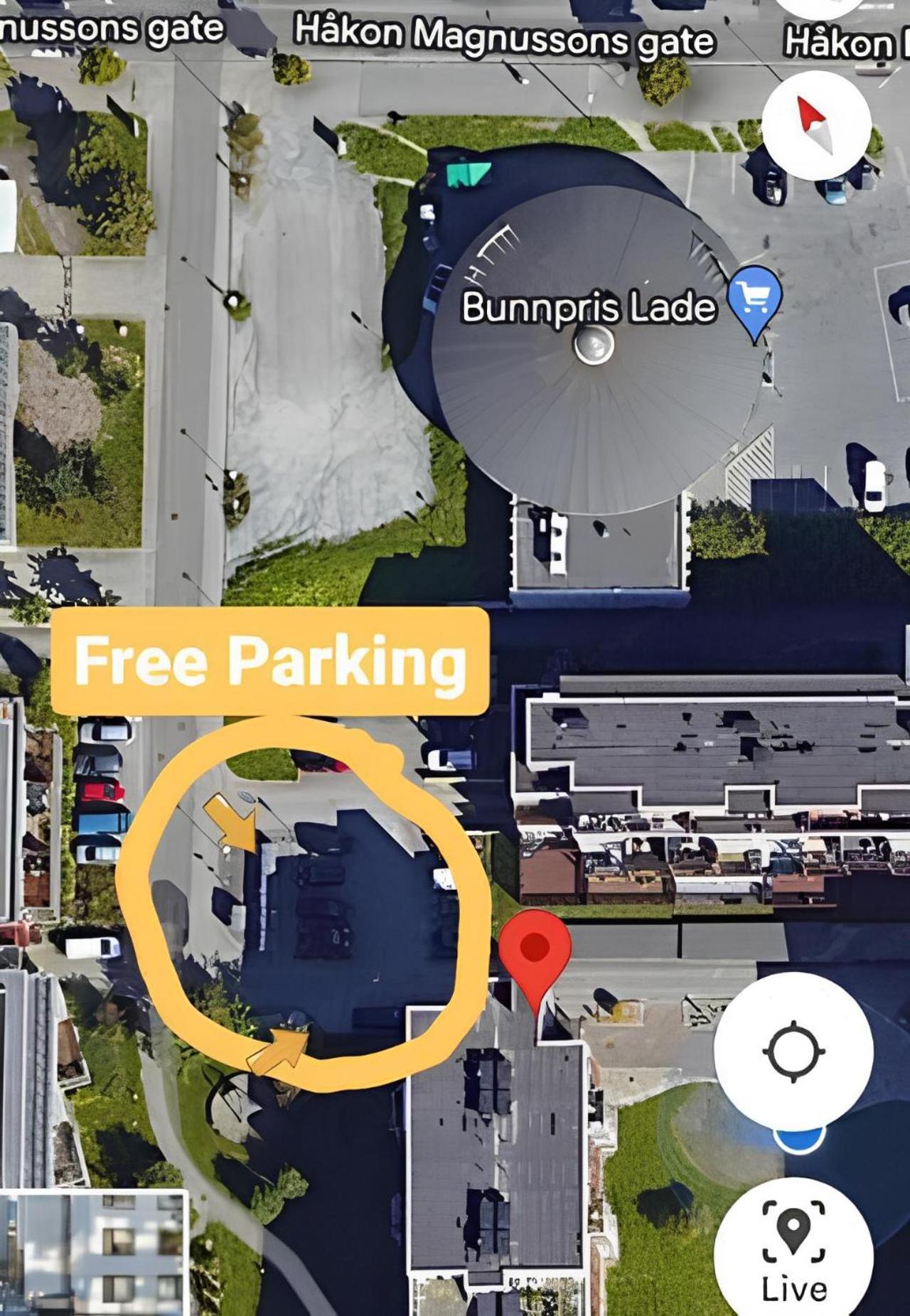 Moon Near The Centre ! Free Parking Available ! Apartment *